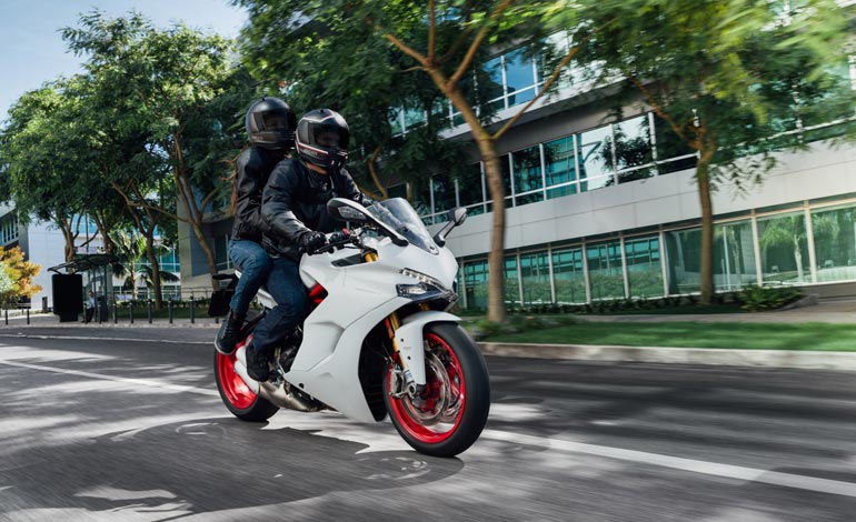 Será mesmo que existe motocicleta esportiva para o dia a dia